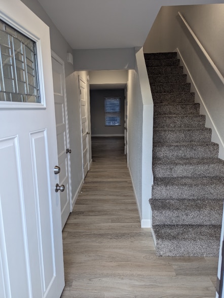 Building Photo - 512 Doe Run