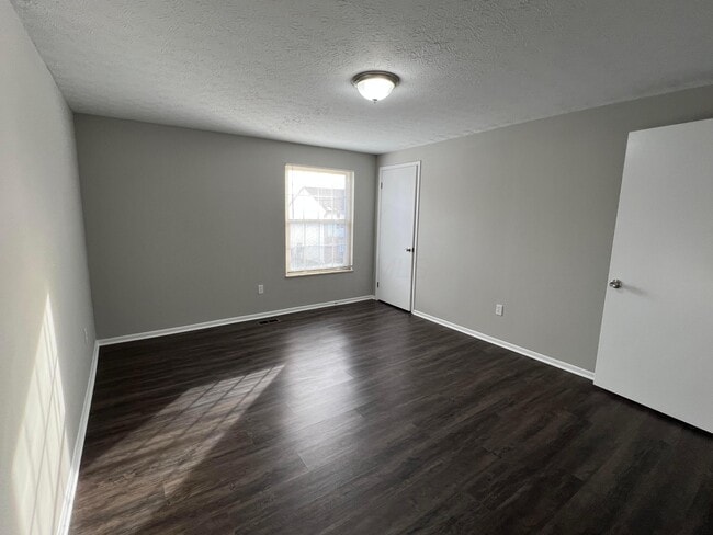 Building Photo - 5340 Shiloh Dr