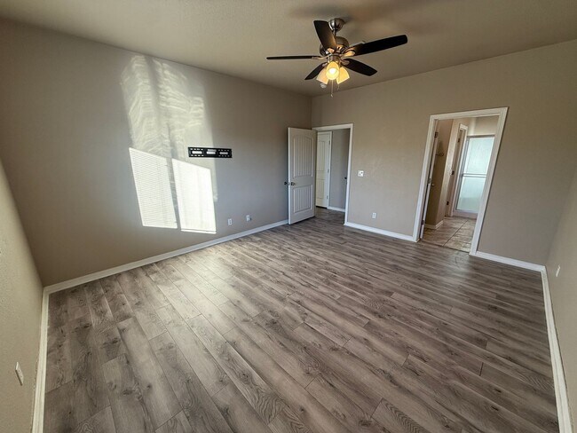 Building Photo - Beautiful 3 Bedroom with 3 Car Garage- Available Now!