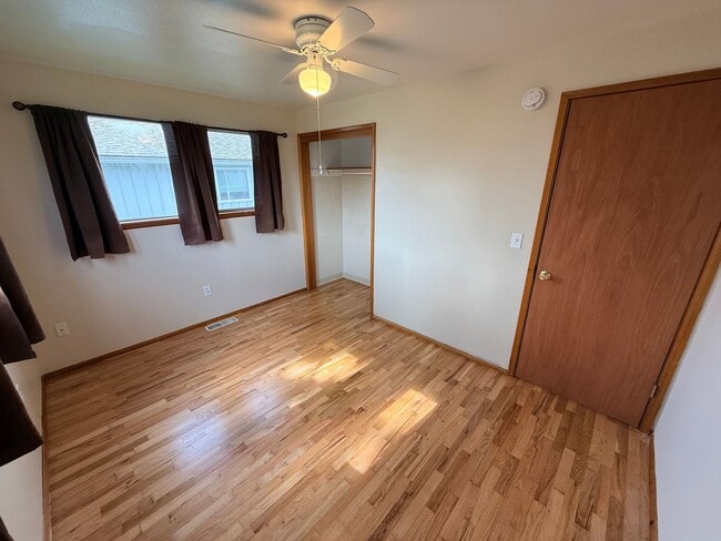 Building Photo - 3 bedroom 1.5 bath In North Tacoma!!!