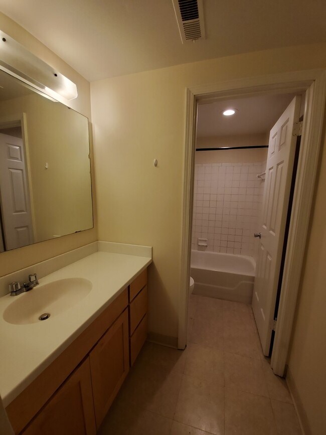 Building Photo - 308 Laurel St