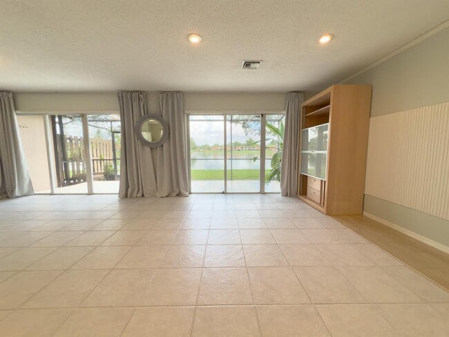 Building Photo - 1705 SW 110th Terrace