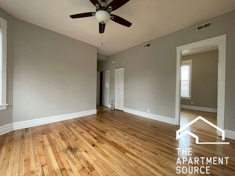 Building Photo - 2515 N Kilbourn Ave