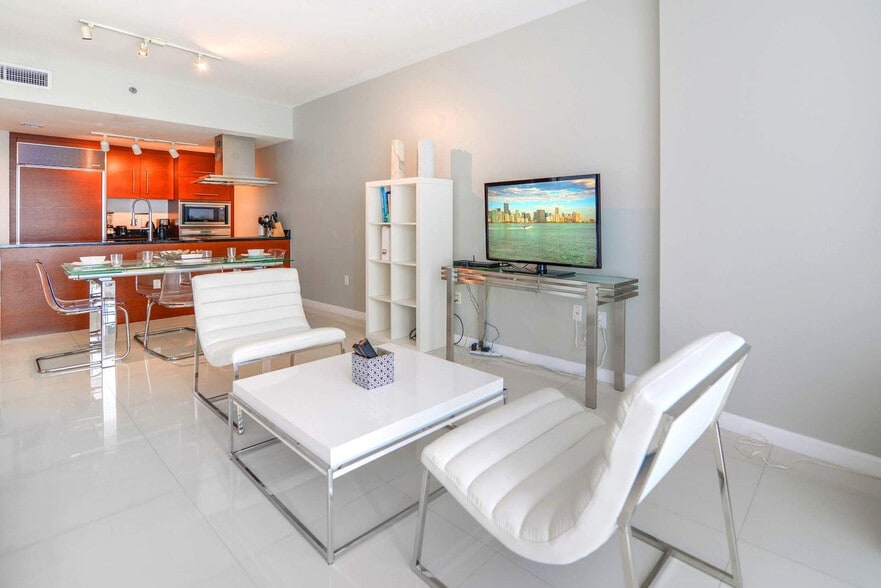 Building Photo - 485 Brickell Ave