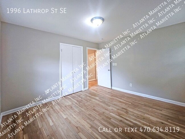 Building Photo - 1996 Lathrop St SE