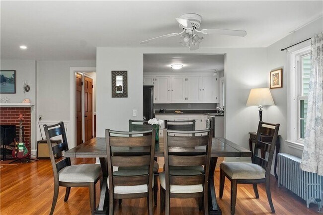 Building Photo - 27 1/2 Doro Pl