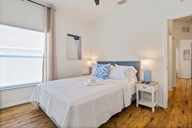 Building Photo - 11 Wheeler Ln