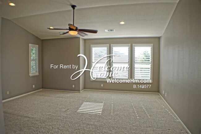 Building Photo - 4742 Village Green Pkwy