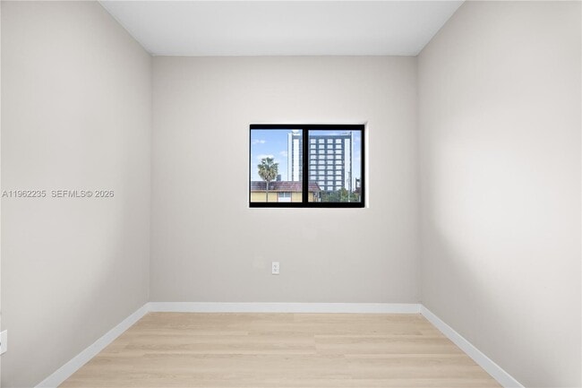 Building Photo - 630 NE 166th St