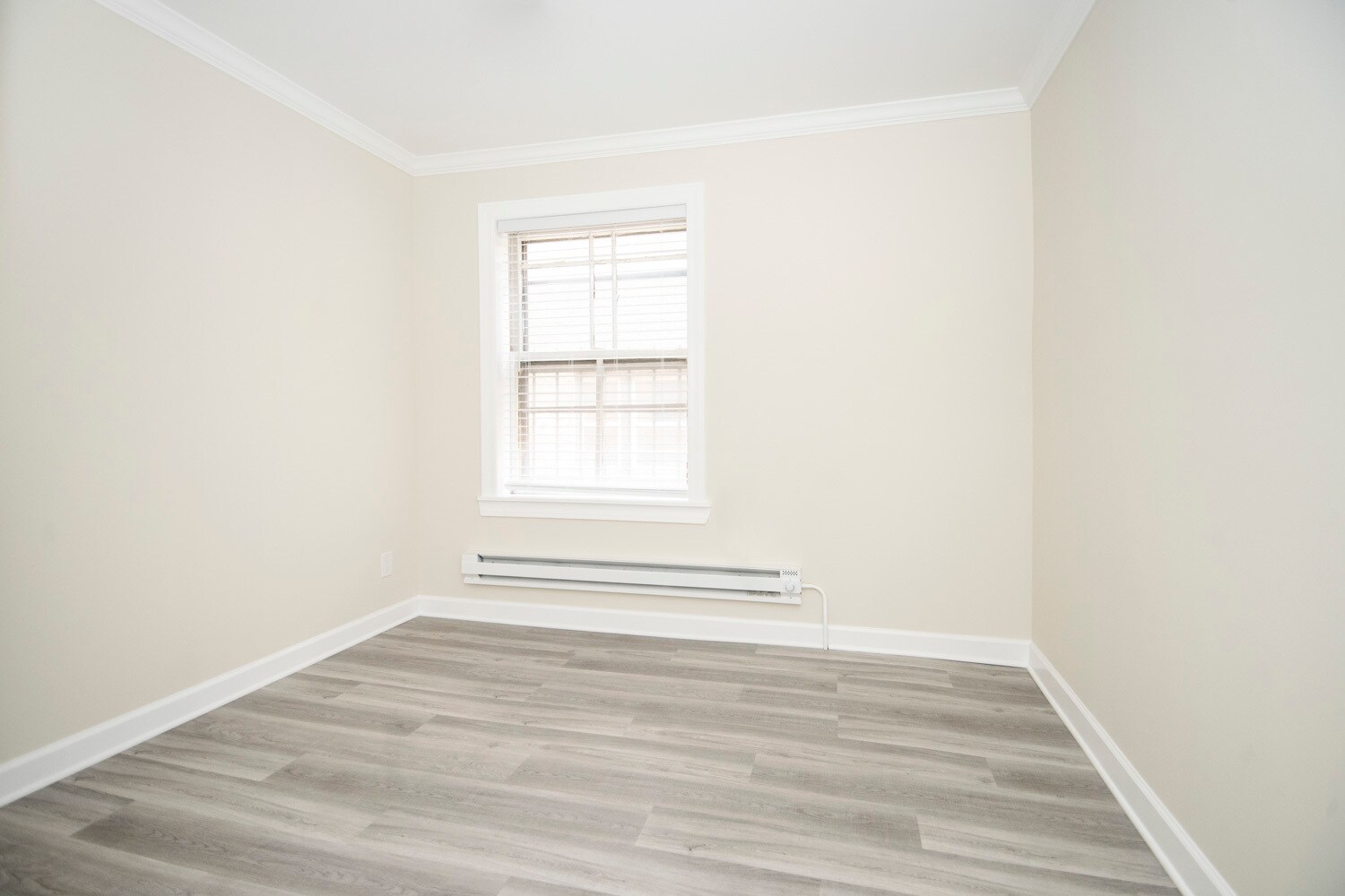 Building Photo - 839 W Cornelia Ave