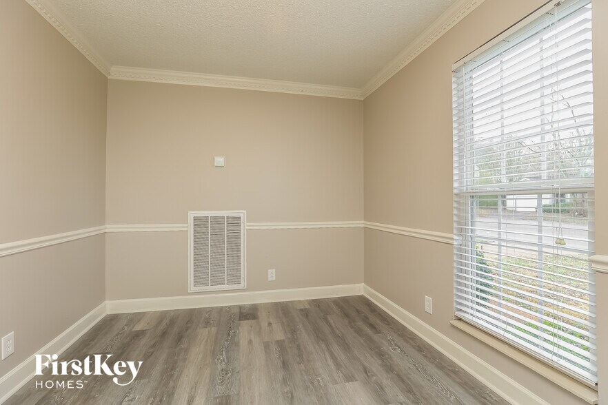 Building Photo - 1013 Carriage Way Ct