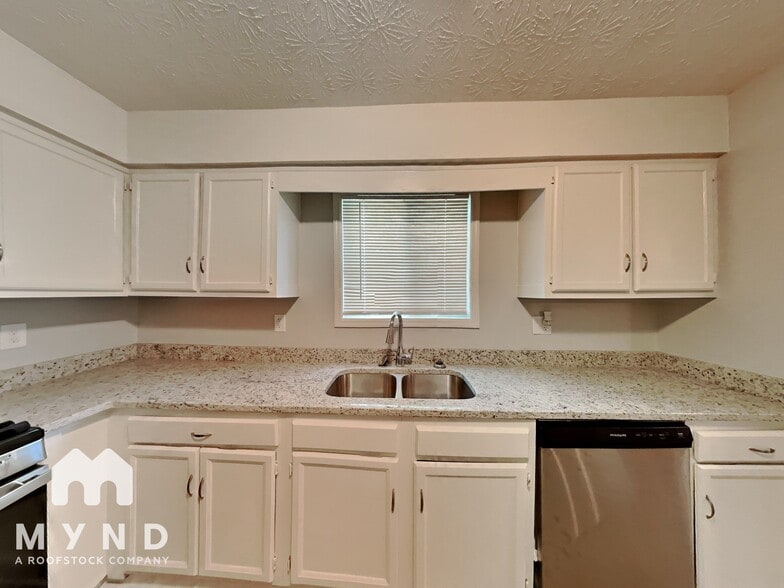 Building Photo - 9274 River Chase Way