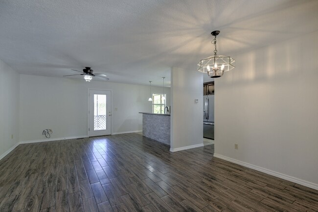 Building Photo - 1791 Fruit Farm Rd