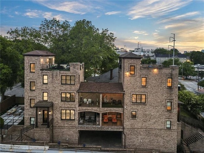 Building Photo - 631 Boulevard NE