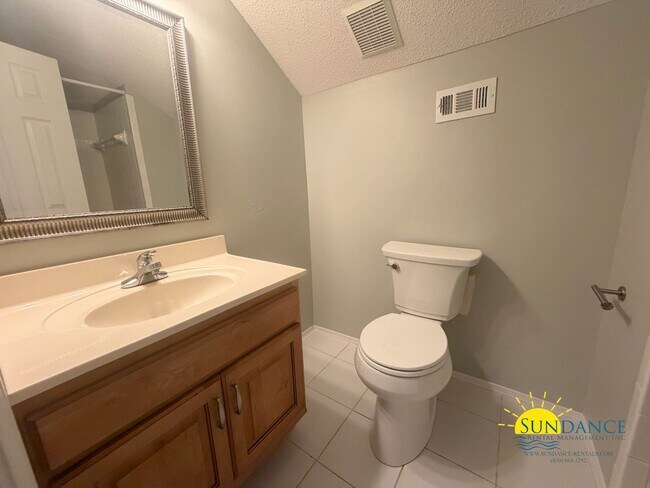 Building Photo - Spacious 5-Bedroom Home with Heated Pool & Hot Tub in Niceville!