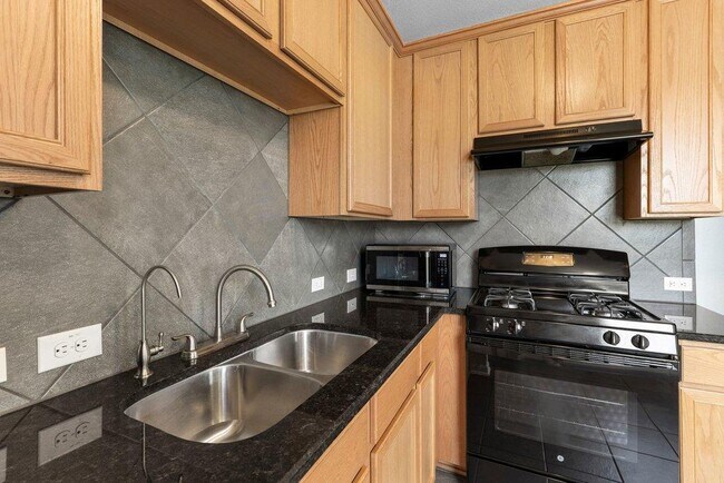 Building Photo - 1600 Arbor Knot Dr