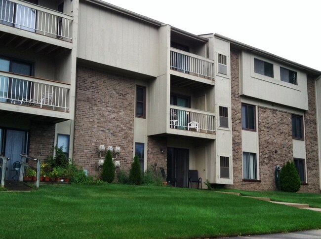 Building Photo - 30515 W 14 Mile Rd