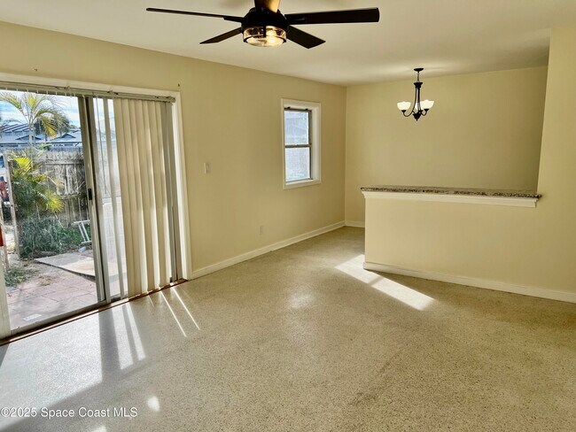 Building Photo - 931 Palm Springs Blvd