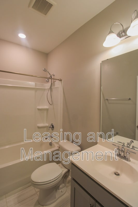 Building Photo - 328 Parish Farms Dr