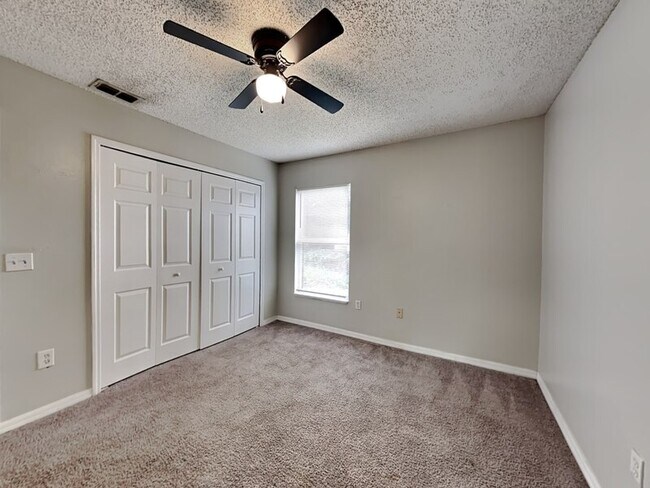 Building Photo - 3221 Utah Dr