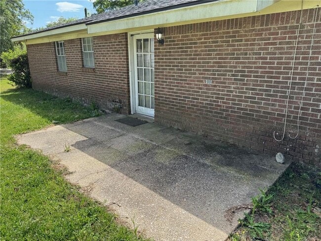 Building Photo - 24 Bethel Forest Dr S