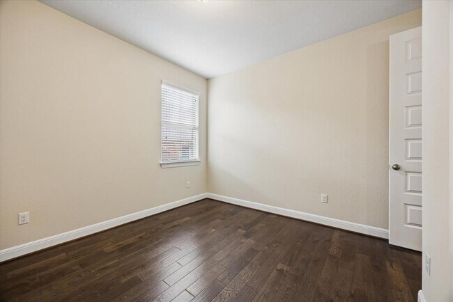 Building Photo - 365 Arapaho Dr