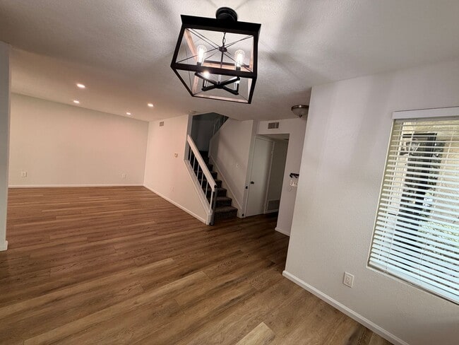 Building Photo - Beautiful Bay Ridge Cul-de-Sac Townhome