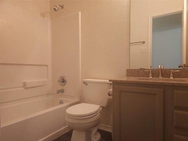Building Photo - 205 Beech Dr