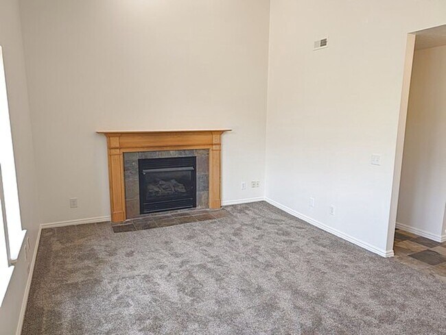 Building Photo - Recently Updated Pinebrook Home