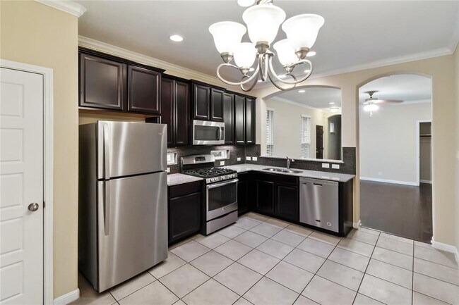 Building Photo - 13400 Briarwick Dr