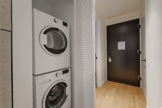 Building Photo - 398 NE 5th St