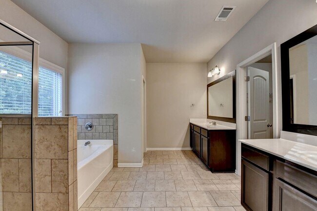 Building Photo - 5166 Apple Grove Rd NE