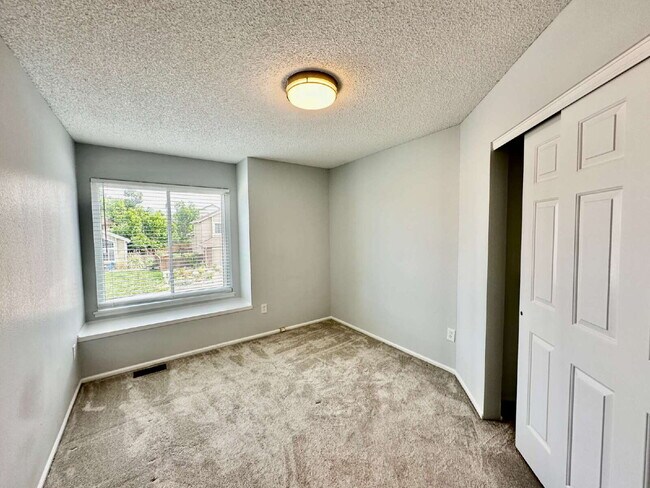Building Photo - "Charming 3-Bed Highlands Ranch Home with ...