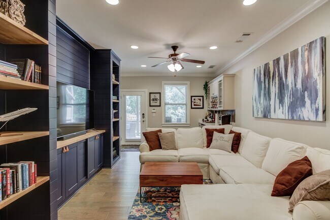 Building Photo - 1450 Edgebrook Ct NE