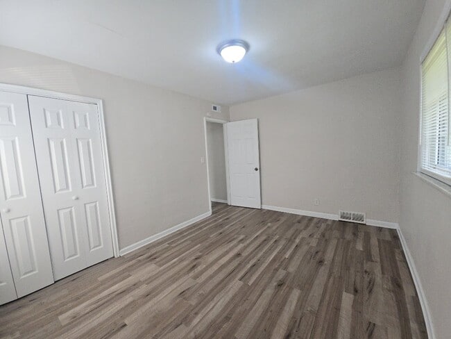 Building Photo - 1011 Blakley Dr