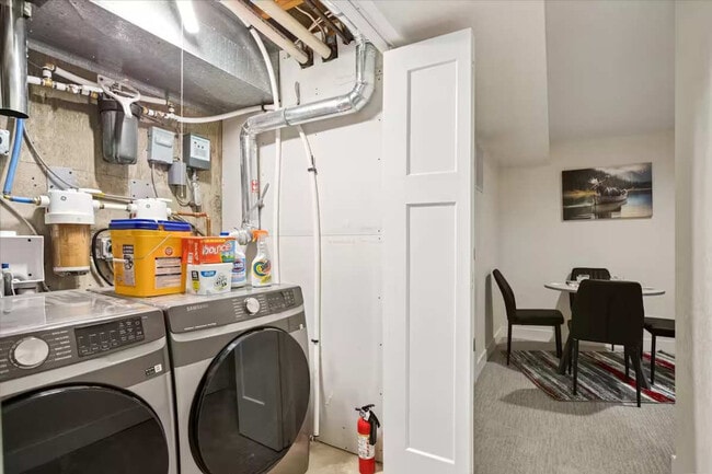 Building Photo - 6186 Sunshine Canyon Dr