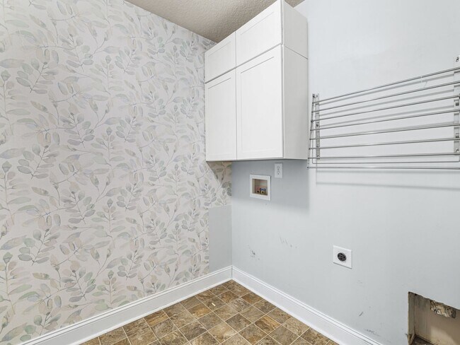 Building Photo - Beautiful Home Close to MCAS New River Air Station