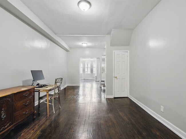 Building Photo - 121 Kearney Ave