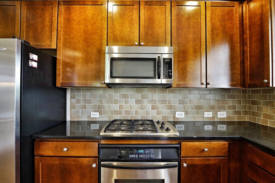 Building Photo - 307 Le Gran Bnd