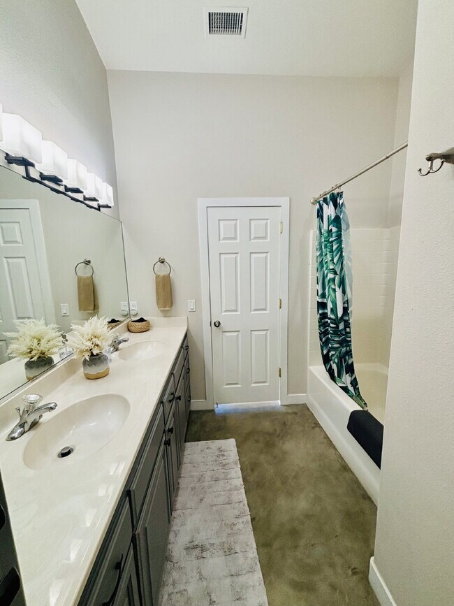 Building Photo - Rare Opportunity for Spacious, Modern Sout...