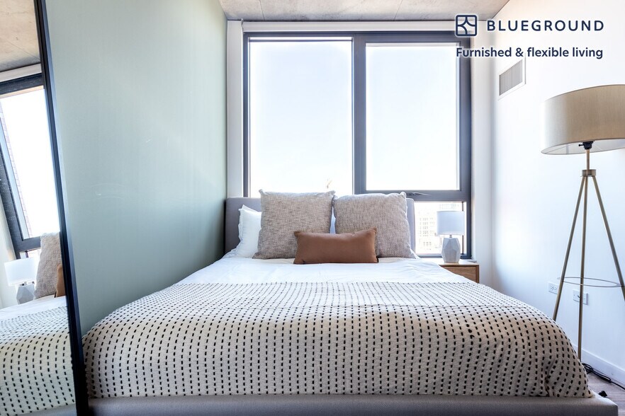 Building Photo - 939 W Washington Blvd