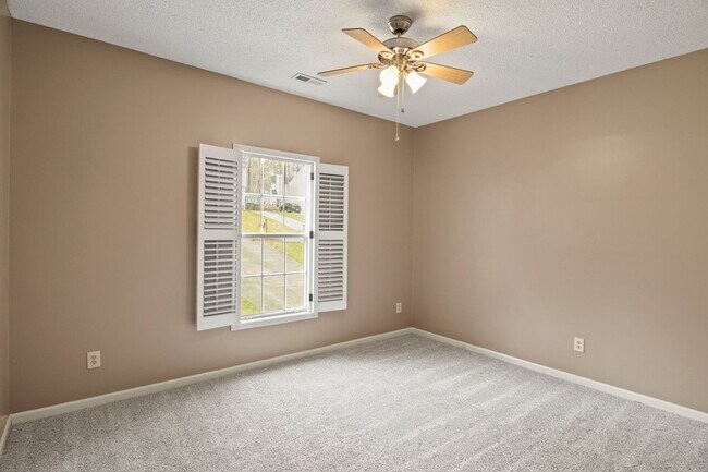 Building Photo - Great Wake Forest Location