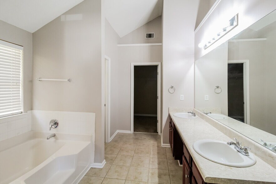 Building Photo - 1972 Bridgestone Cir