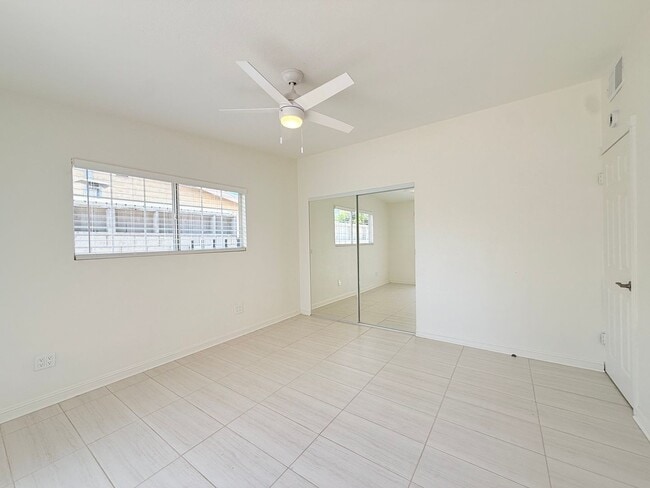Building Photo - AVAILABLE NOW!! 3 BEDROOM 2 BATHROOM Home in Palm Desert!