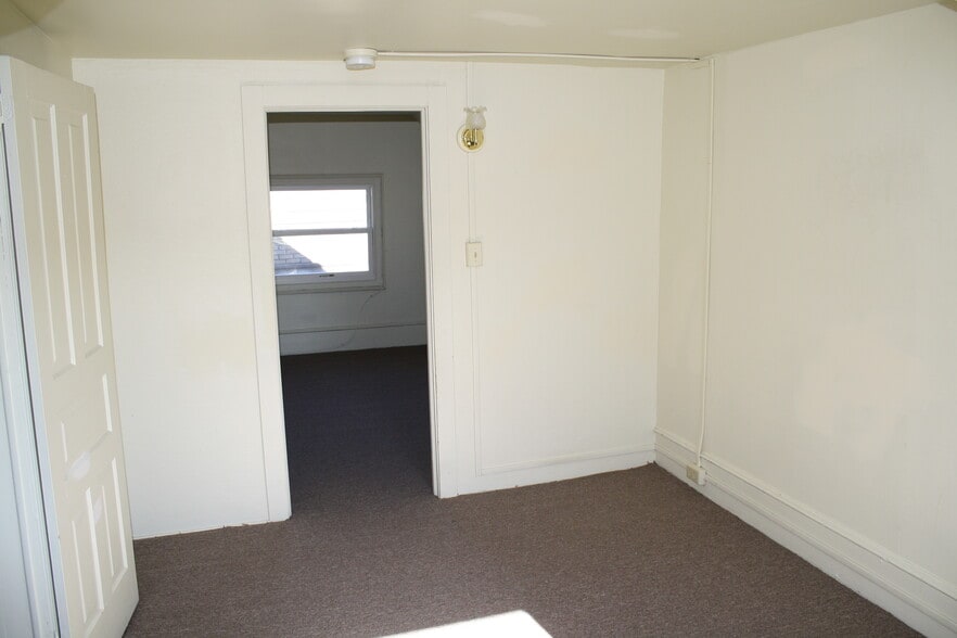 Building Photo - 362 E Main St