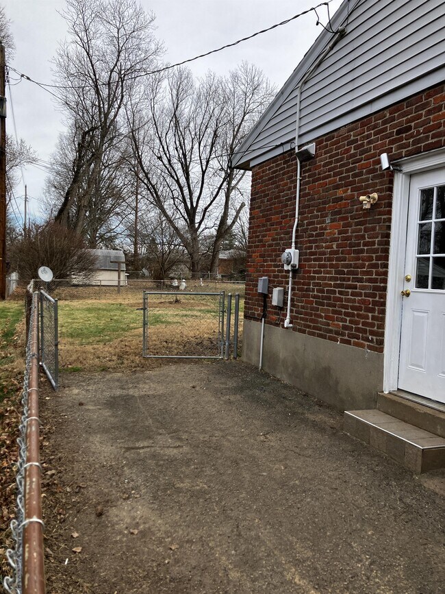 Building Photo - 3823 Manner Dale Dr