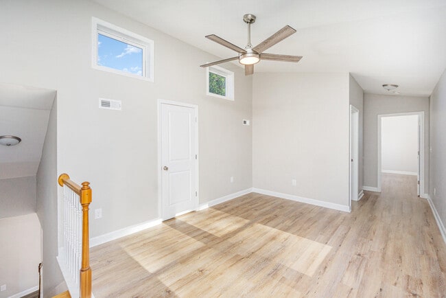 Building Photo - 358 Sheridan Dr
