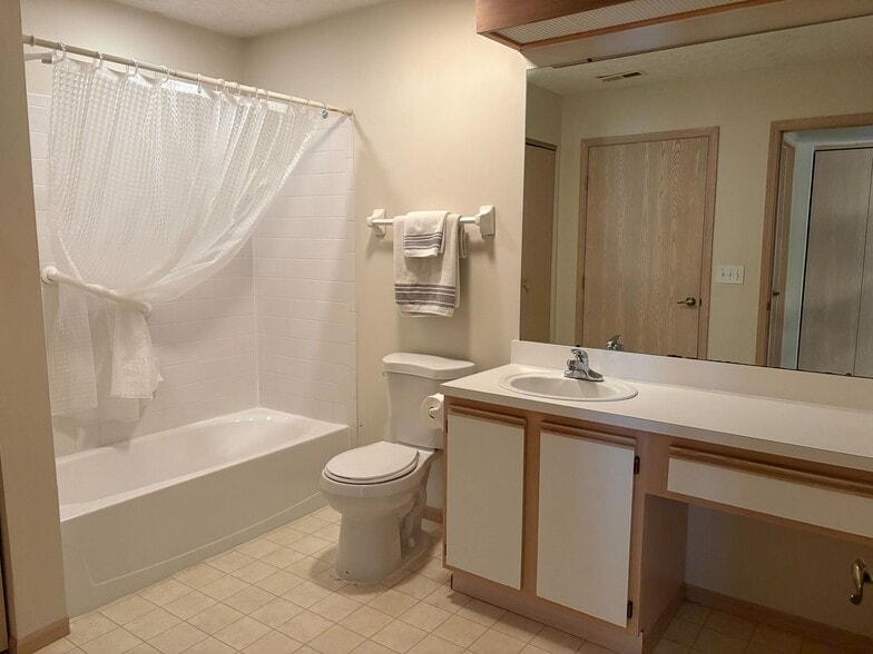 Building Photo - 388 Park Woods Ln