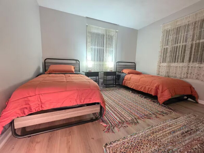 Building Photo - 178 S Main St