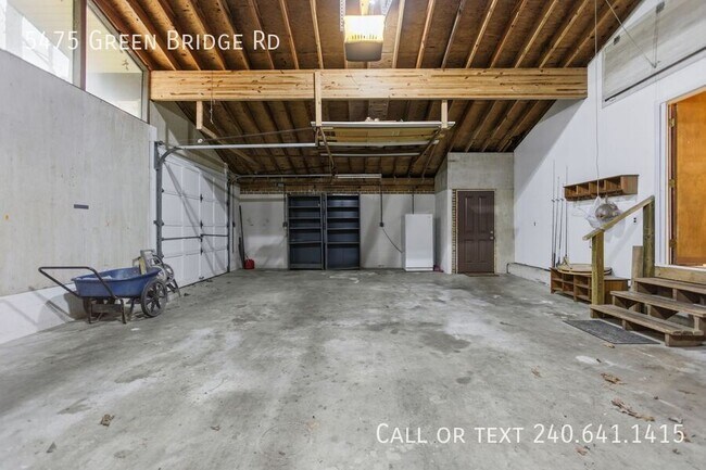Building Photo - 5475 Green Bridge Rd